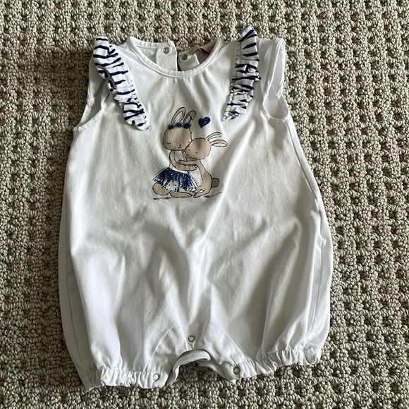 Laura Biagiotti Dolls White Romper with Bunnies and Rhinestones 9M - Picture 1 of 4
